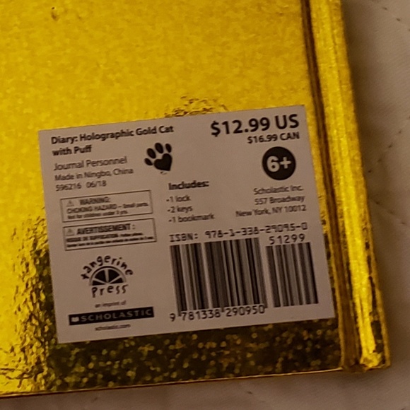 Gold shimmering lined page journal with lock/key. - Picture 7 of 8